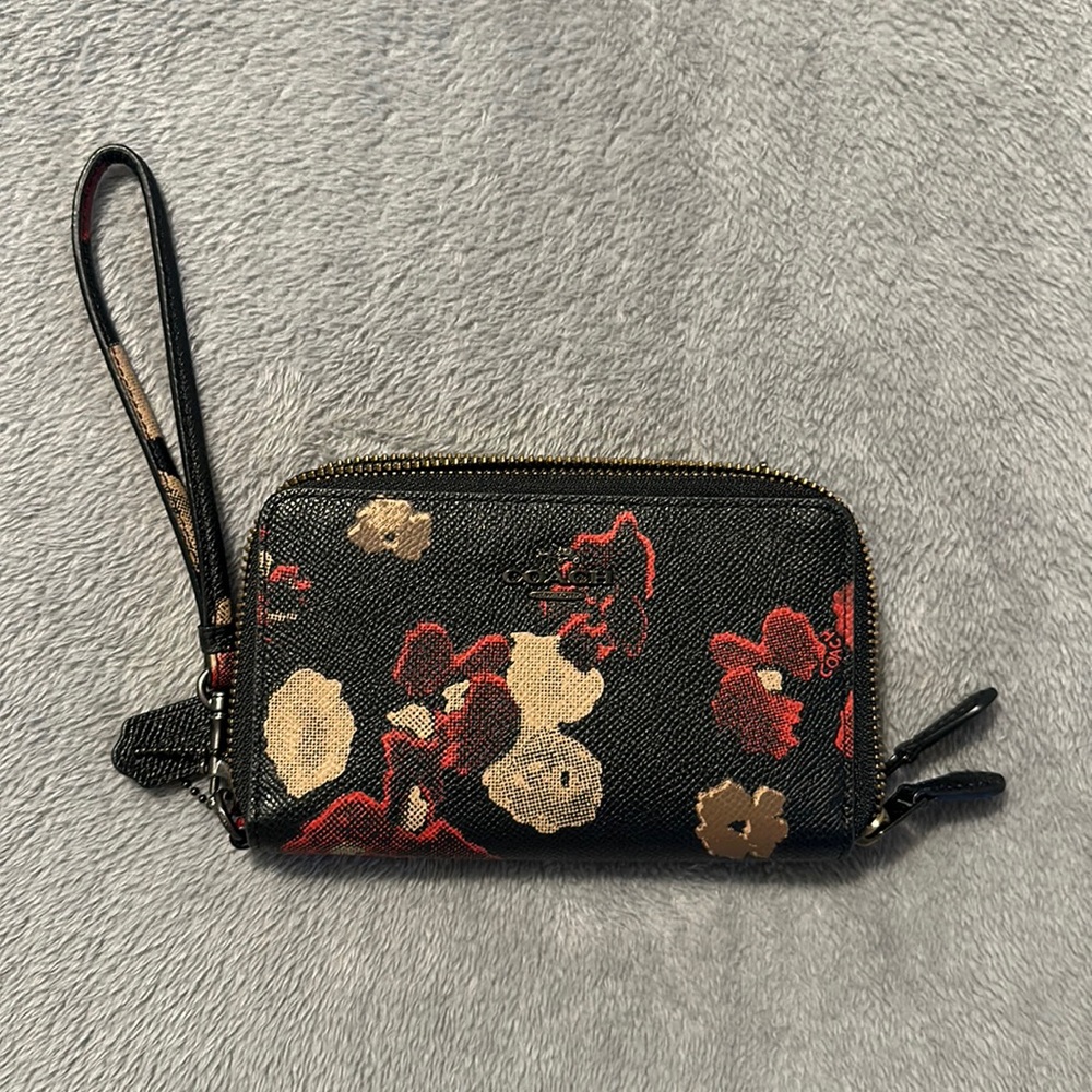 Coach wristlet wallet